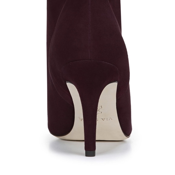 Via Spiga
Giulia Pointed Toe Bootie
ColorMulberry - Picture 3 of 6
